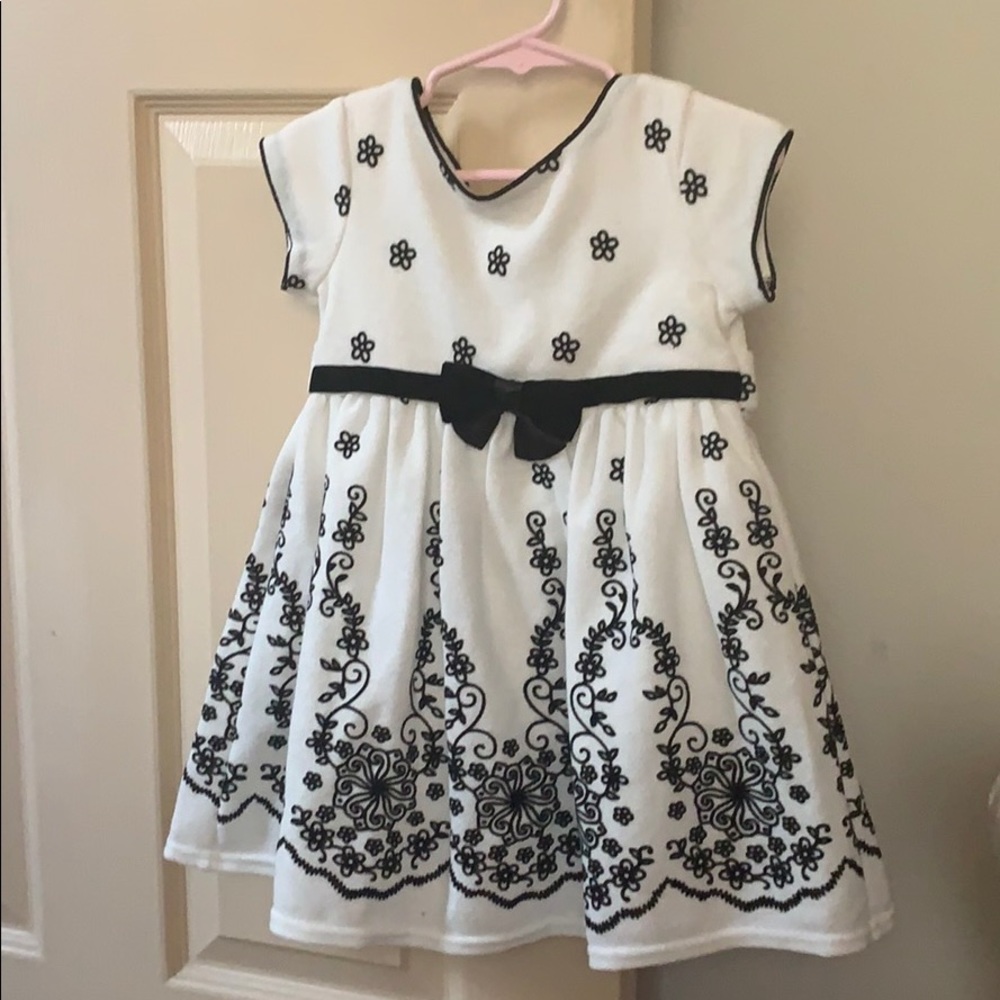 Stunning black and white dress